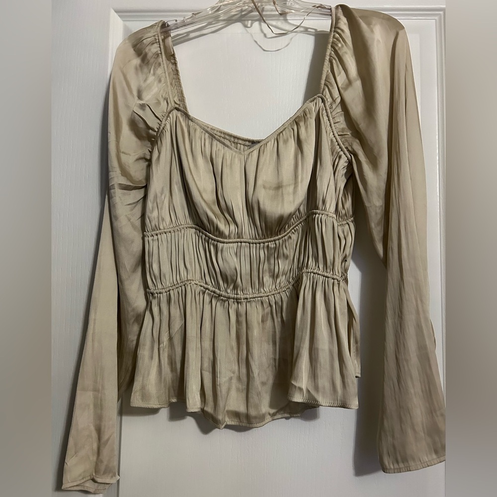 H&M Cream Satin Long-Sleeve Rouched Sweetheart Neckline Blouse NWT Size M